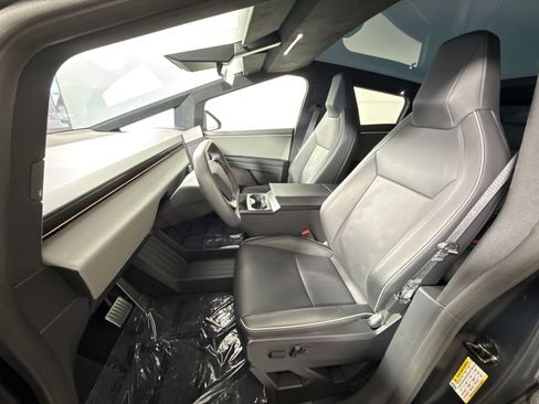Used 2025 Tesla Cybertruck AWD Crew Cab image 13