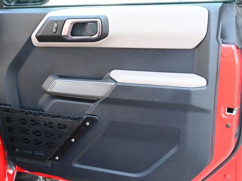 Used 2022 Ford Bronco Wildtrak image 17