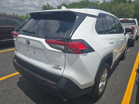 Used 2021 Toyota RAV4 LE AWD/4WD image 2