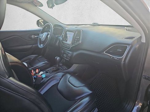 Used 2022 Jeep Cherokee Trailhawk image 13