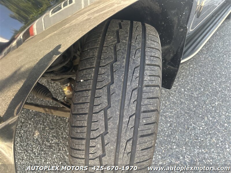 Used 2011 GMC Yukon Denali AWD/4WD image 32