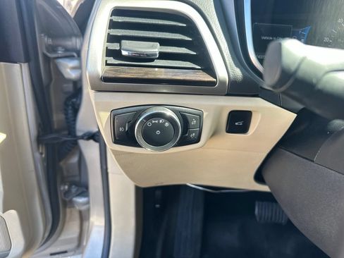 Used 2015 Ford Fusion Energi SE FWD image 21