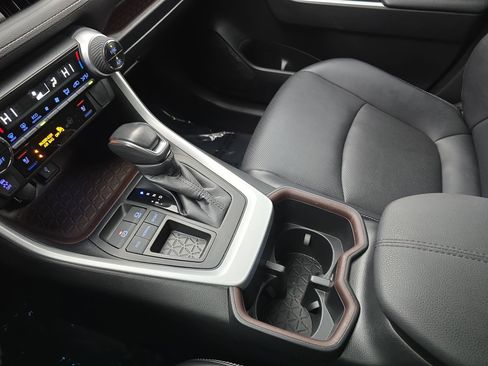 Used 2022 Toyota RAV4 Limited image 24