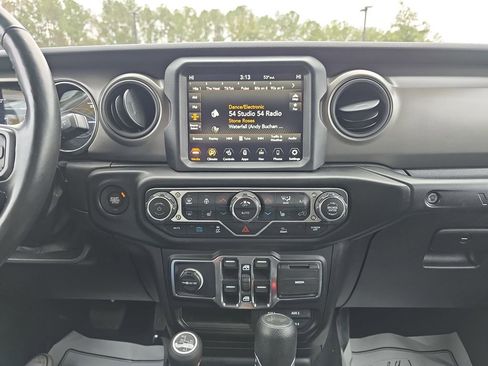 Used 2023 Jeep Wrangler Unlimited w/ Sun & Screen Package image 26