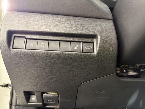 Used 2021 Toyota Venza XLE w/ Softex Package AWD/4WD image 35