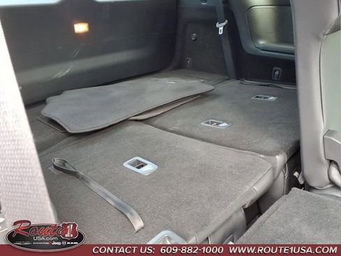 Used 2025 Nissan Pathfinder SL FWD image 17