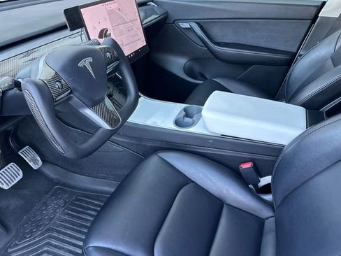 Used 2021 Tesla Model Y Long Range image 11