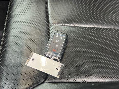 Used 2024 Jeep Grand Cherokee L Limited w/ Luxury Tech Group II image 32