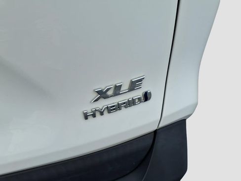 Used 2022 Toyota RAV4 XLE w/ Convenience Package AWD/4WD image 10