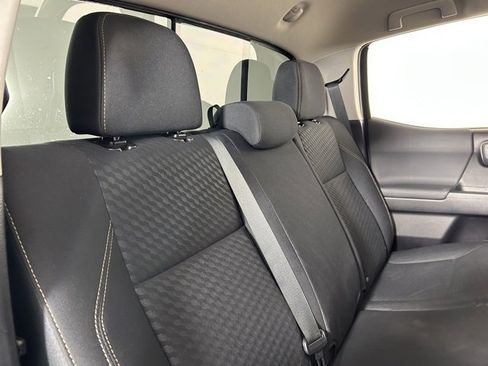 Used 2021 Toyota Tacoma SR5 w/ Trail Edition image 11