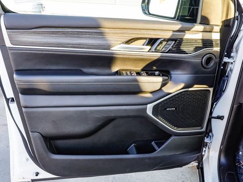 Used 2024 Jeep Wagoneer Series II w/ Flexible Seating Group image 24