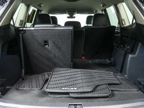 Certified 2025 Volkswagen Atlas SE image 29