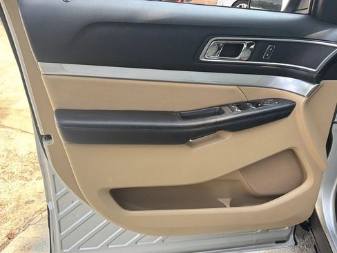 Used 2016 Ford Explorer XLT AWD/4WD image 13
