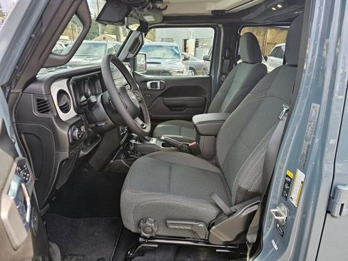 New 2025 Jeep Gladiator Sport image 19