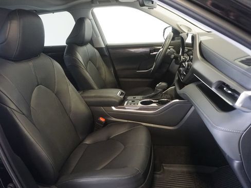 Used 2025 Toyota Highlander Limited AWD/4WD image 24
