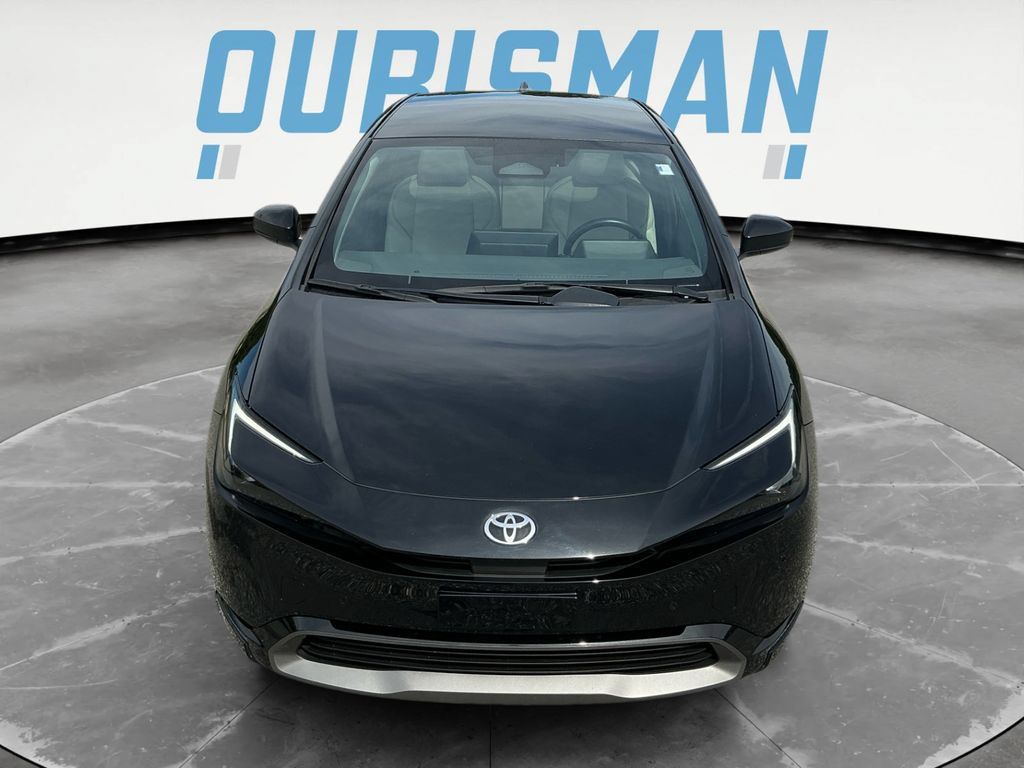 Used 2025 Toyota Prius XLE FWD image 9