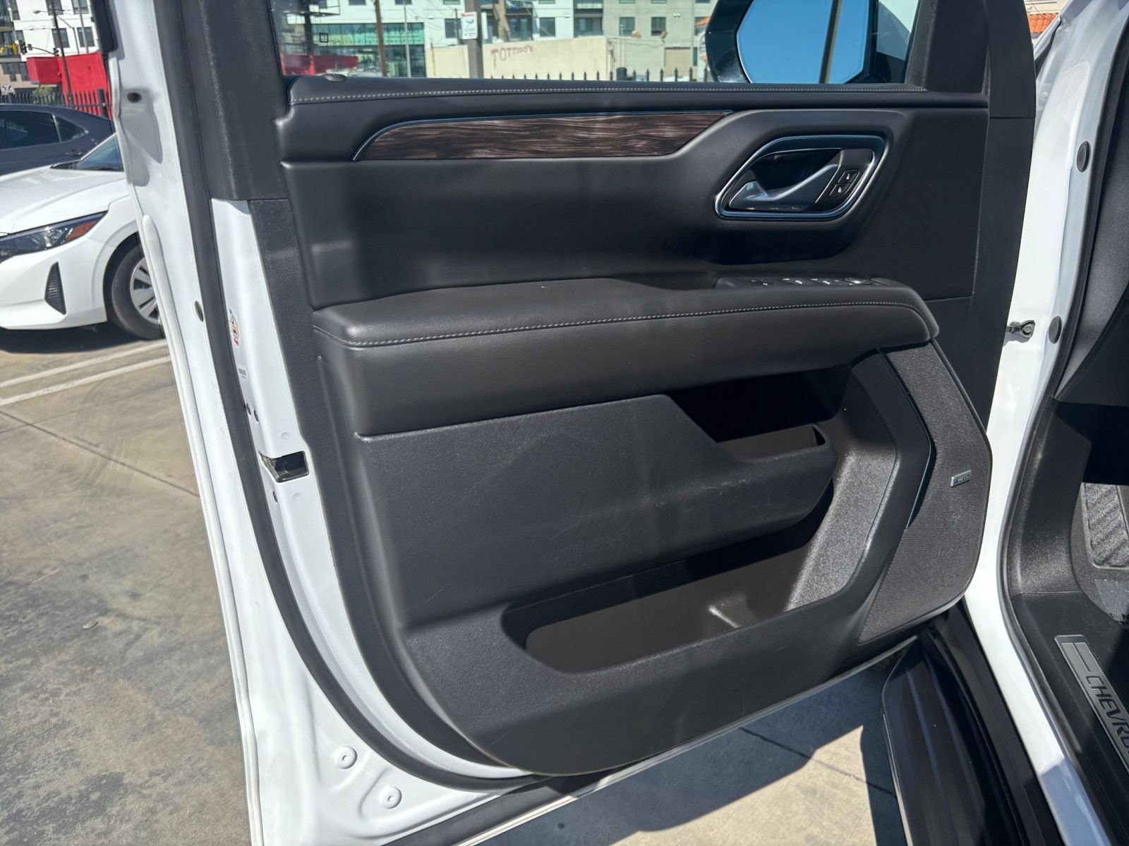 Used 2024 Chevrolet Tahoe LT w/ Luxury Package RWD image 18