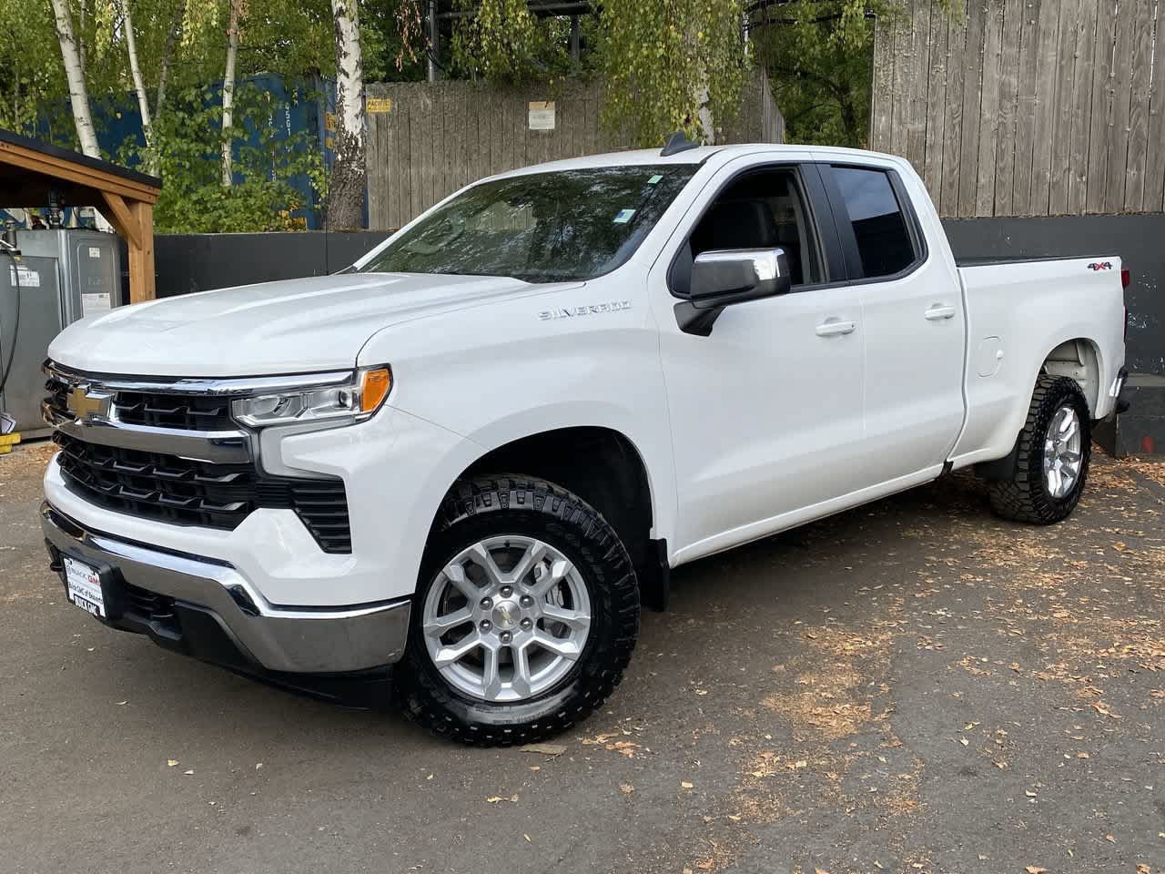 Used 2023 Chevrolet Silverado 1500 LT AWD/4WD image 1