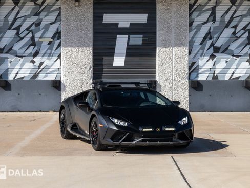 Used 2024 Lamborghini Huracan Sterrato image 1