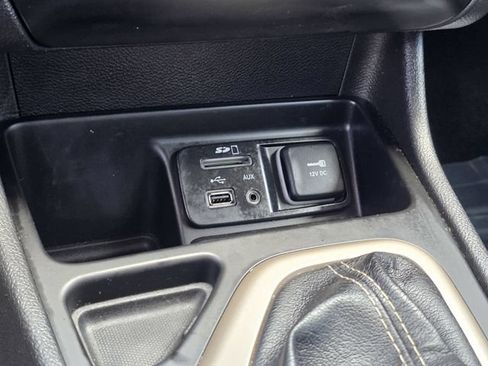 Used 2018 Jeep Cherokee Latitude FWD image 19