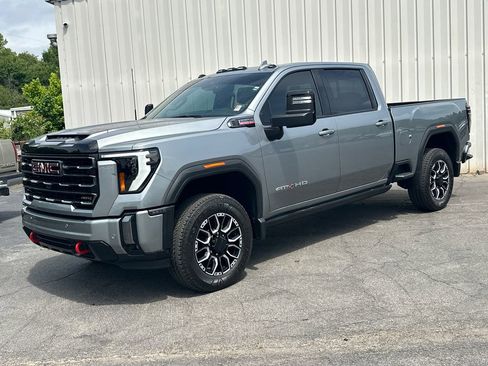 Used 2024 GMC Sierra 2500 AT4 w/ AT4 Premium Plus Package AWD/4WD image 2