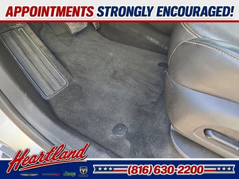 Used 2021 Chevrolet Traverse Premier AWD/4WD image 39