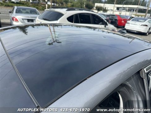 Used 2017 Alfa Romeo Giulia Ti w/ TI Lusso Light Wood Package image 19