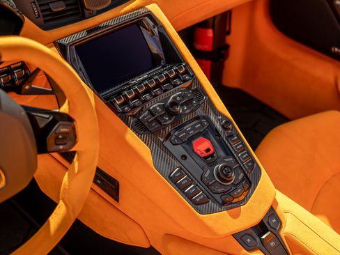 Used 2020 Lamborghini Aventador SVJ AWD/4WD image 43
