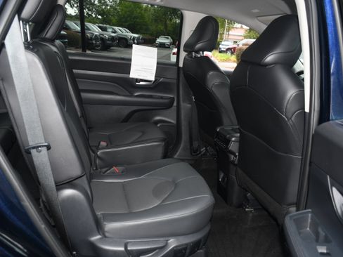 Certified 2024 Toyota Grand Highlander AWD image 18