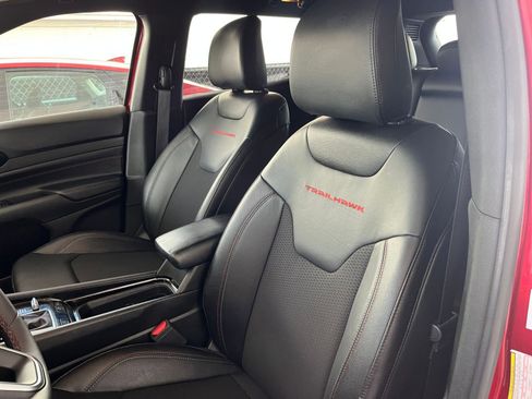 Used 2025 Jeep Compass Trailhawk image 36