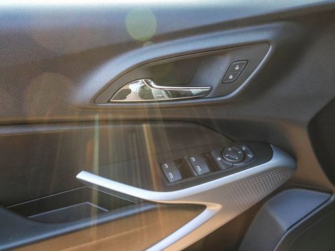 Used 2025 Chevrolet Trax RS image 31