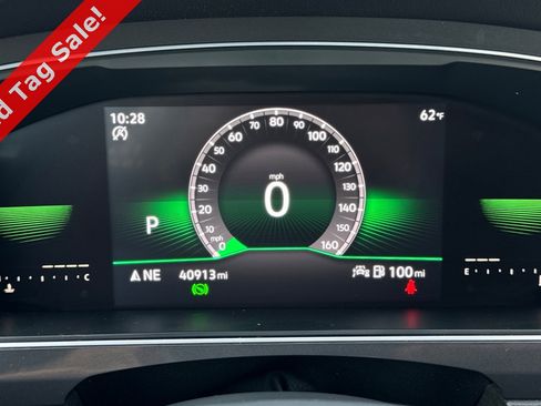 Certified 2022 Volkswagen Tiguan SE R-Line image 25