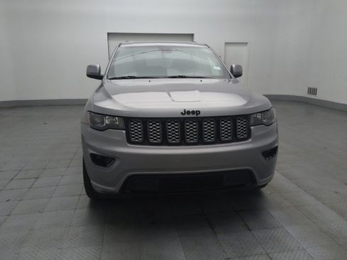 Used 2019 Jeep Grand Cherokee Altitude image 14