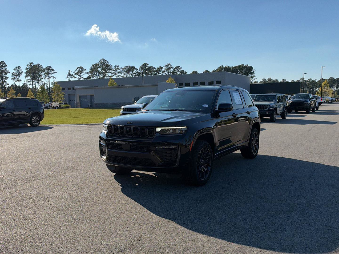New 2027 Jeep Grand Cherokee Summit AWD/4WD image 3