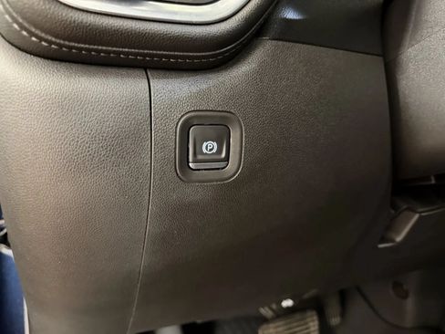 Used 2020 Chevrolet Silverado 1500 LT w/ All-Star Edition AWD/4WD image 19