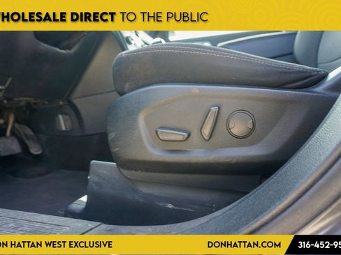 Used 2019 Ford Explorer XLT image 19