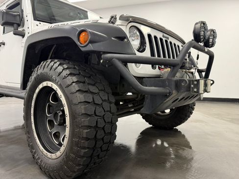 Used 2015 Jeep Wrangler Unlimited Sahara AWD/4WD image 16