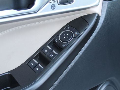 Used 2020 Ford Explorer Limited image 24