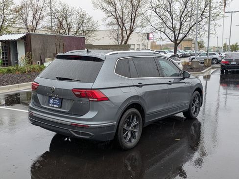 Certified 2024 Volkswagen Tiguan SE w/ Panoramic Sunroof Package image 3
