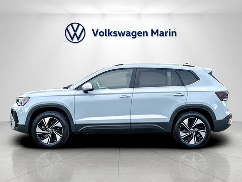 New 2026 Volkswagen Taos SE image 2