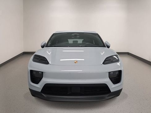 Certified 2025 Porsche Macan Electric RWD image 9
