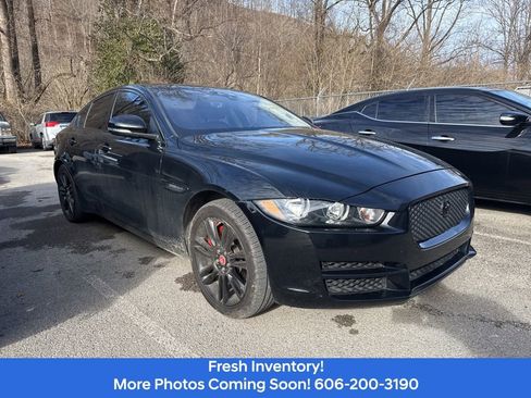 Used 2019 Jaguar XE Premium image 3