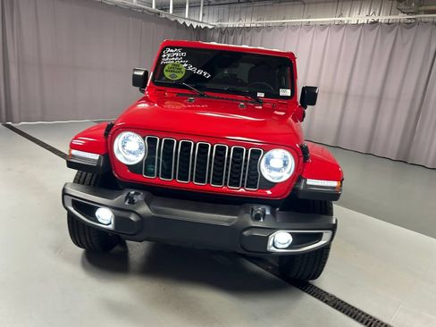 Used 2025 Jeep Wrangler Unlimited Sahara w/ Safety Group AWD/4WD image 2