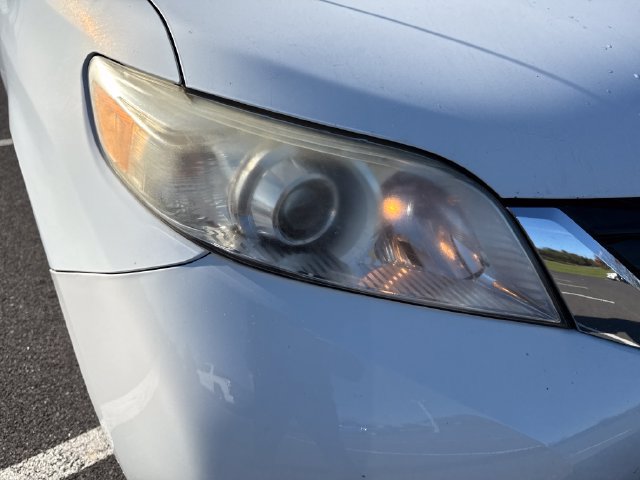 Used 2011 Toyota Sienna LE FWD image 12