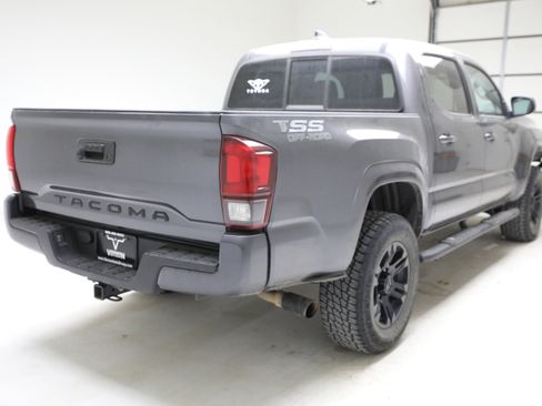 Used 2022 Toyota Tacoma SR w/ SR Convenience Package image 4
