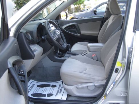 Used 2011 Toyota RAV4 2WD w/ Upgrade Value Pkg image 17