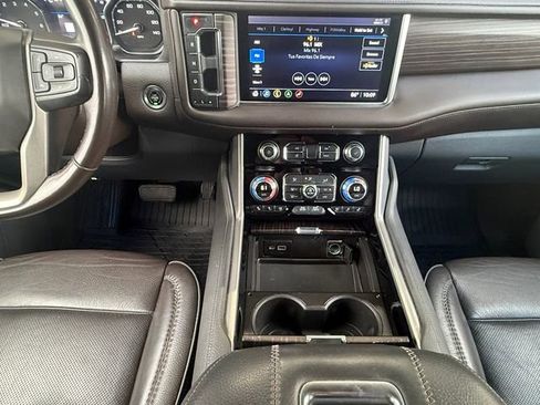 Used 2021 GMC Yukon Denali w/ Denali Premium Package AWD/4WD image 3