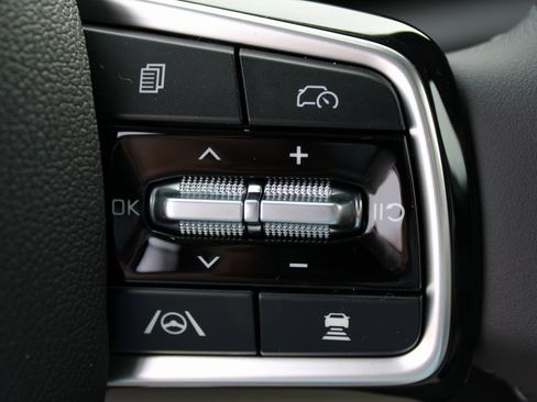 New 2026 Kia Carnival EX image 22