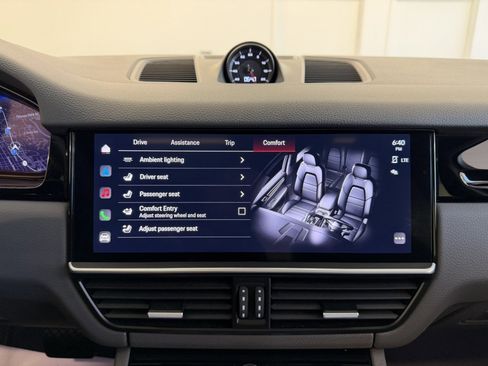 Used 2023 Porsche Cayenne Platinum Edition image 19