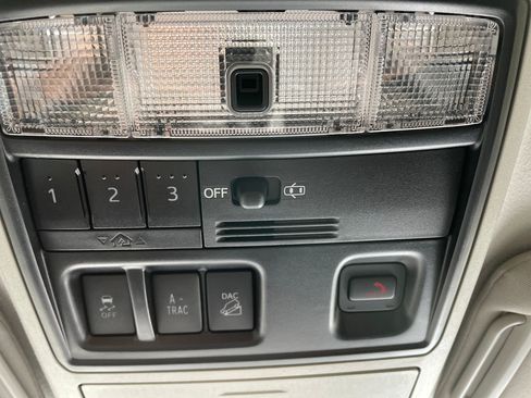 Certified 2020 Toyota 4Runner SR5 Premium AWD/4WD image 26